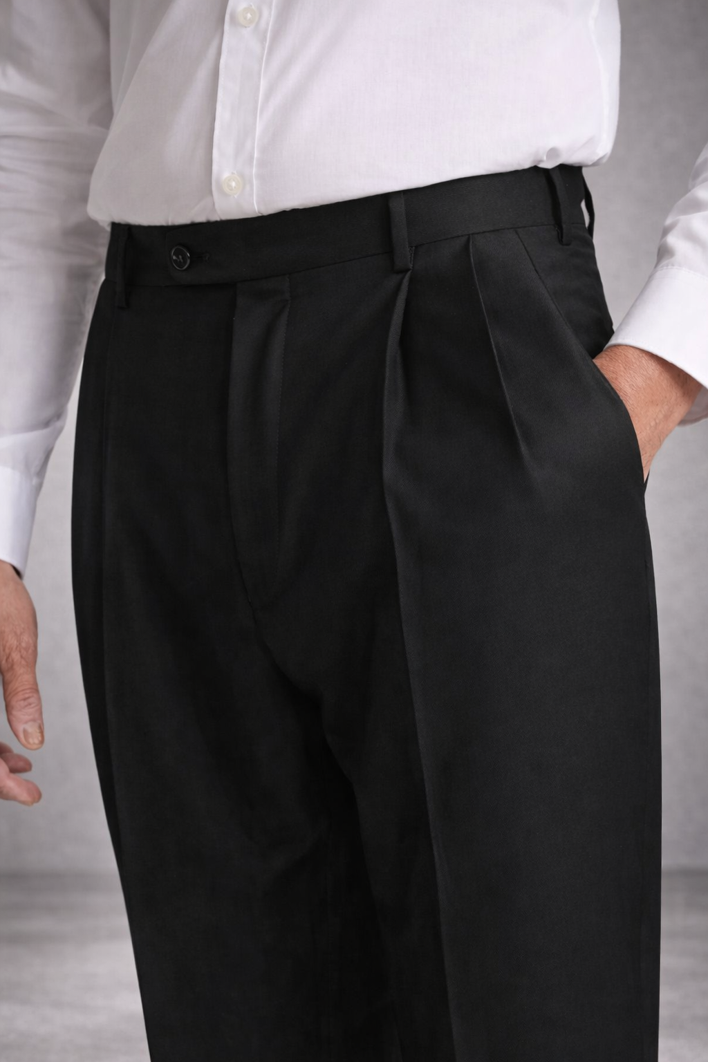 Bennett Double Pleated Super 120s Wool Serge Trouser in Black (Full Fit) by Zanella