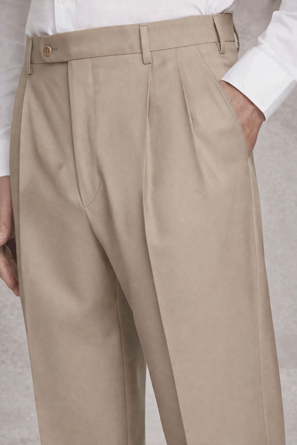 Bennett Double Pleated Super 120s Wool Serge Trouser in Light Beige (F