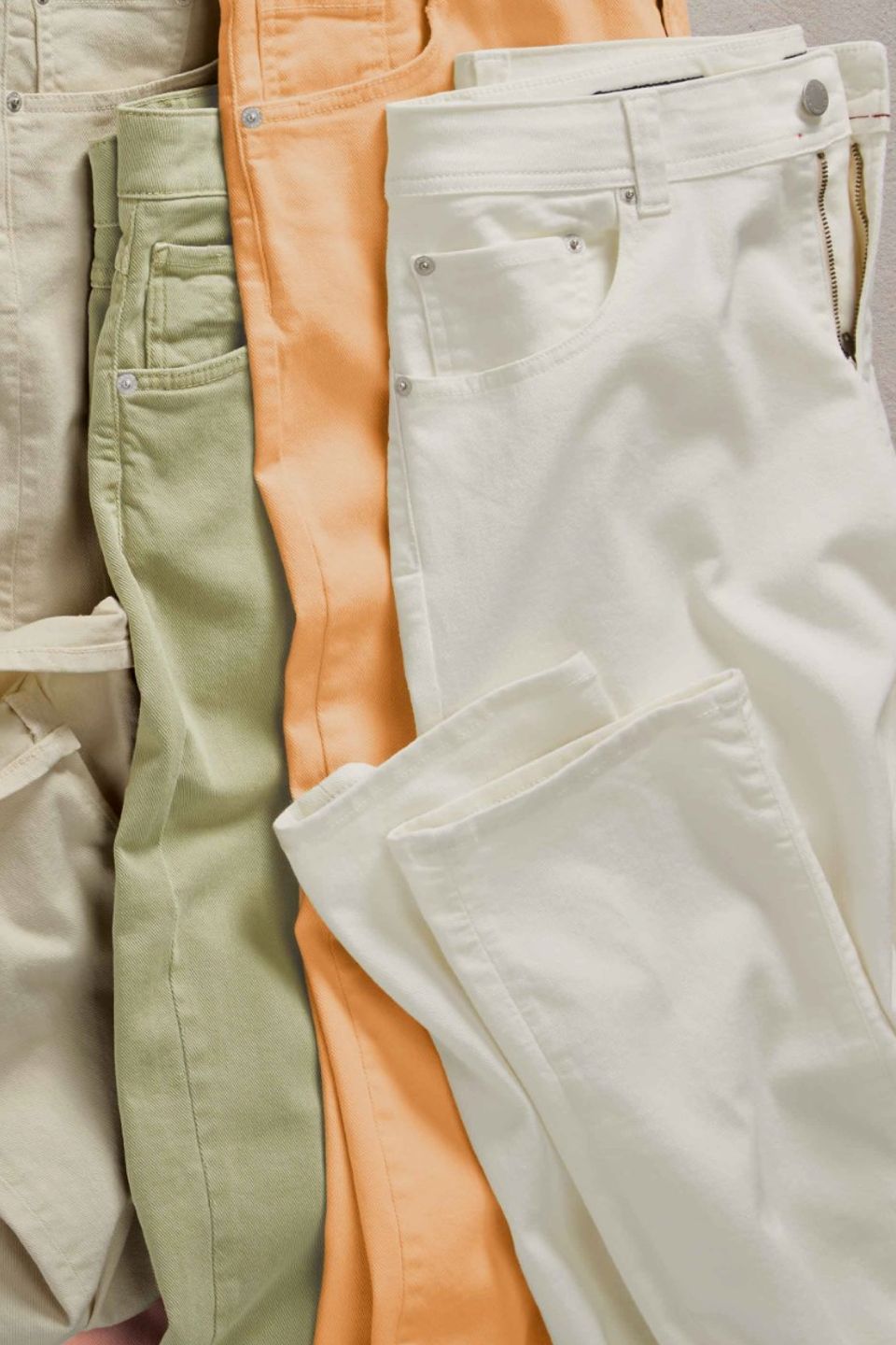 'Old Dyed Denim' Stretch 5-Pocket Jeans in Snow (Modern Straight Fit) by Ballin