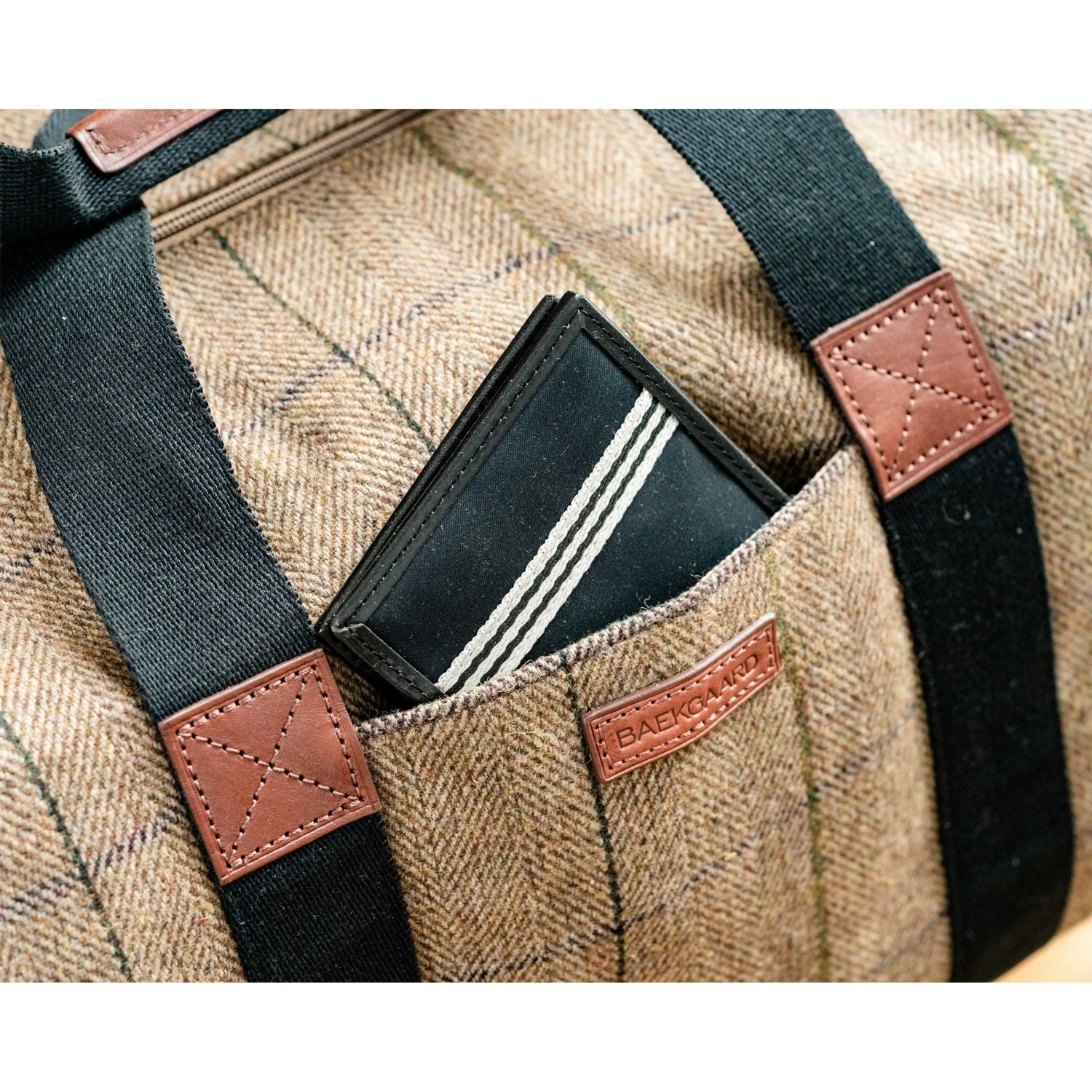Clark Duffel Bag in Brown Tweed by Baekgaard