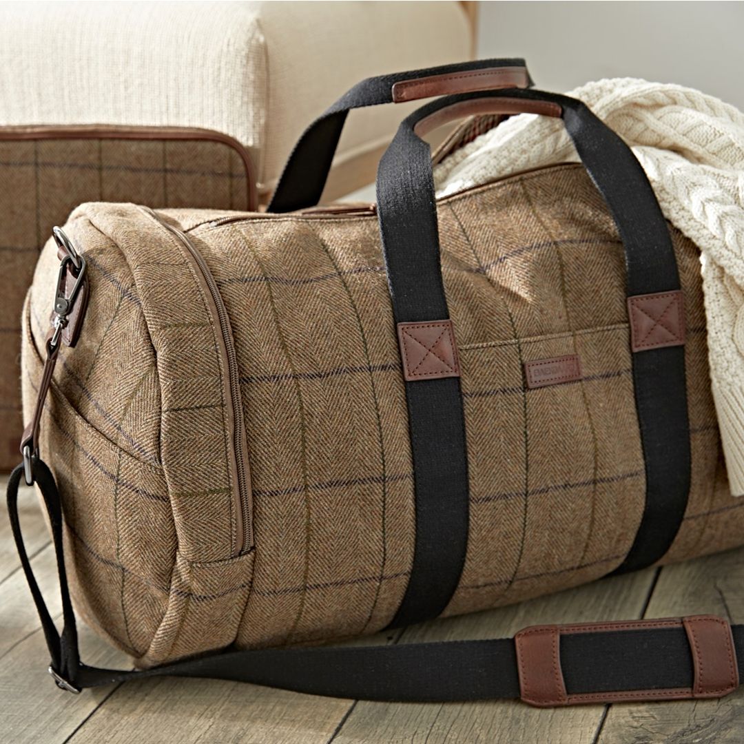 Clark Duffel Bag in Brown Tweed by Baekgaard